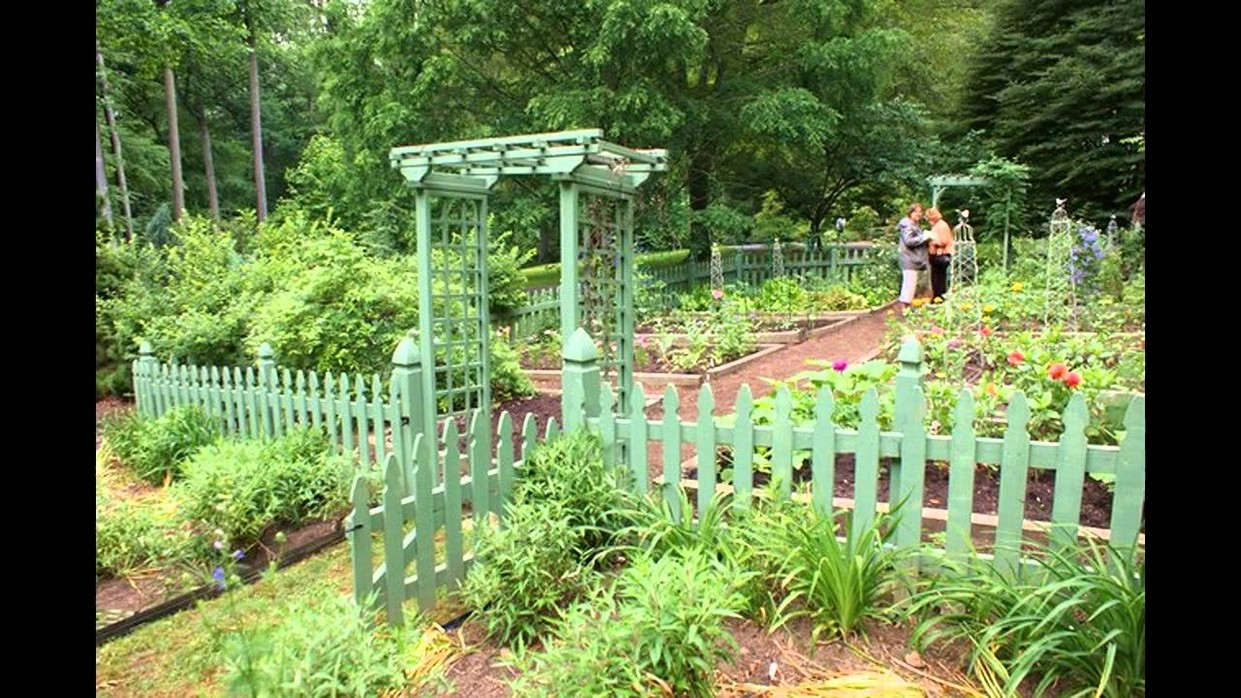 36 Unique Garden Fence Ideas To Make Perfect Gallery Short Garden with regard to measurements 1241 X 698