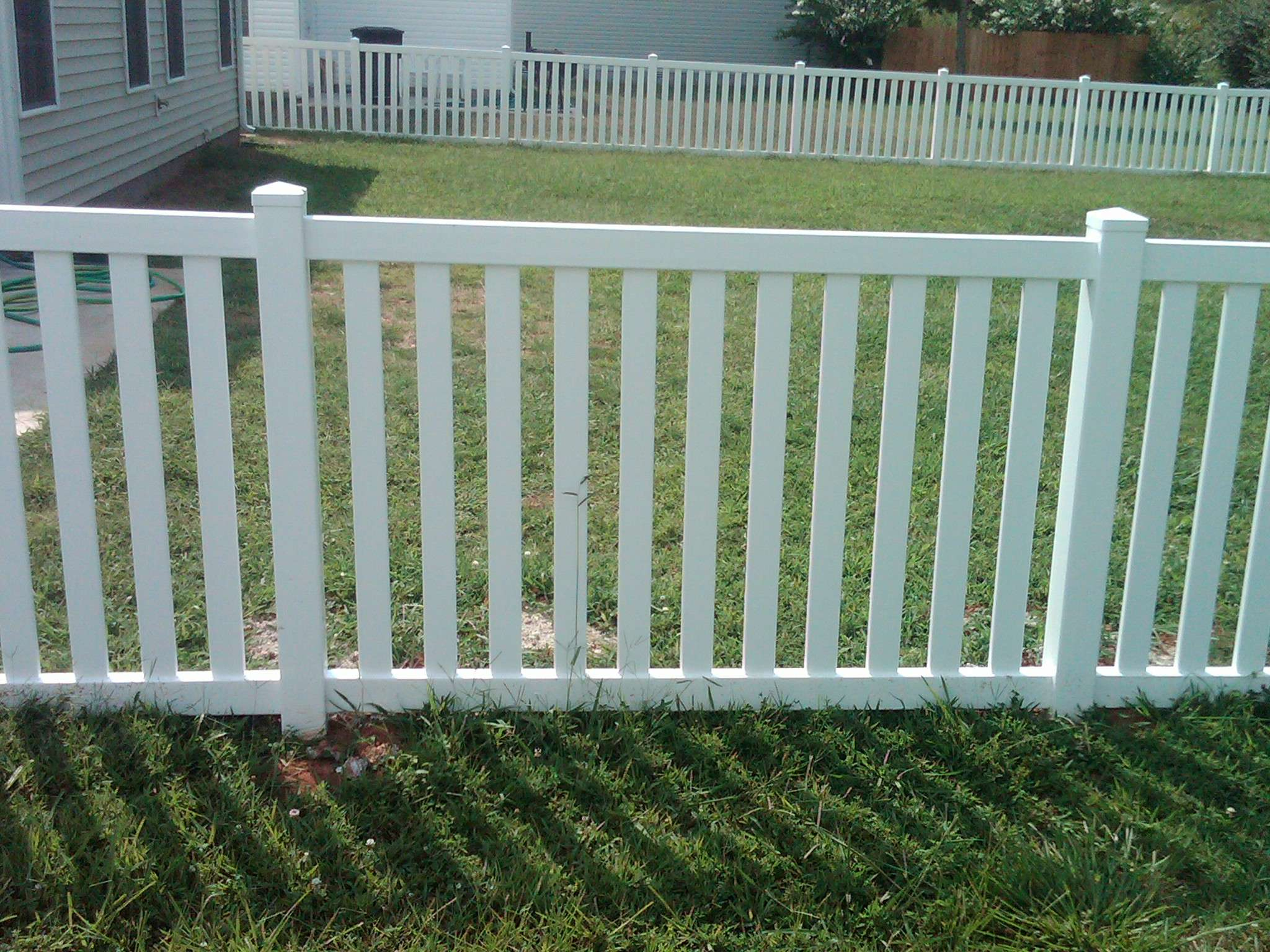 41 Lovely White Vinyl Picket Fence in measurements 2048 X 1536