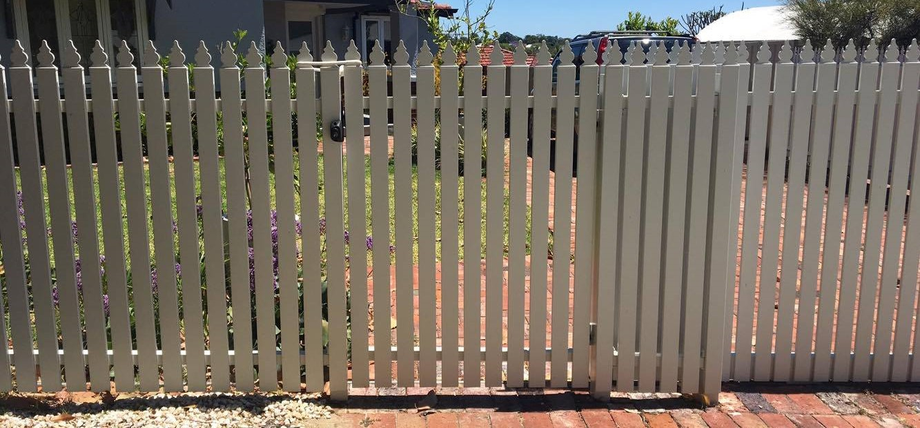 Aluminium Picket Fencing in size 1333 X 620