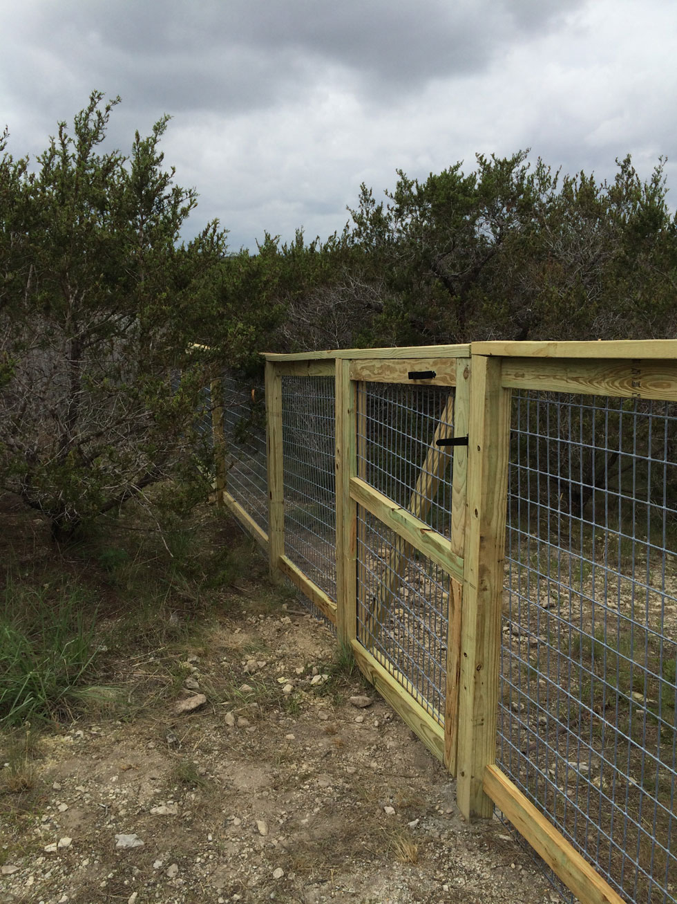 Beautiful Cattle Panel Fence Design in proportions 980 X 1307