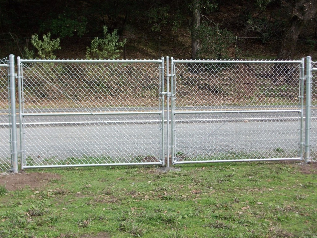 Chain Link Fence Gate Alarm Fence Ideas Sliding Chain Link Fence with sizing 1024 X 768