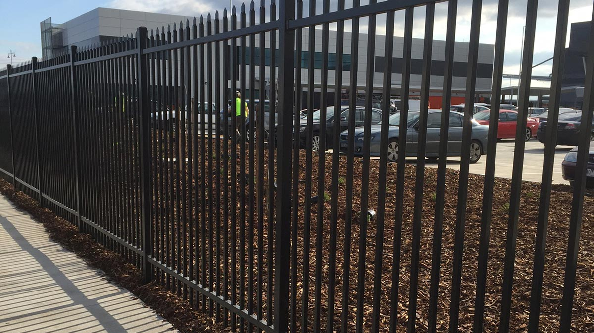 Diamond Fence Aust Pty Ltd Fencing Contractors Pakenham for size 1200 X 674