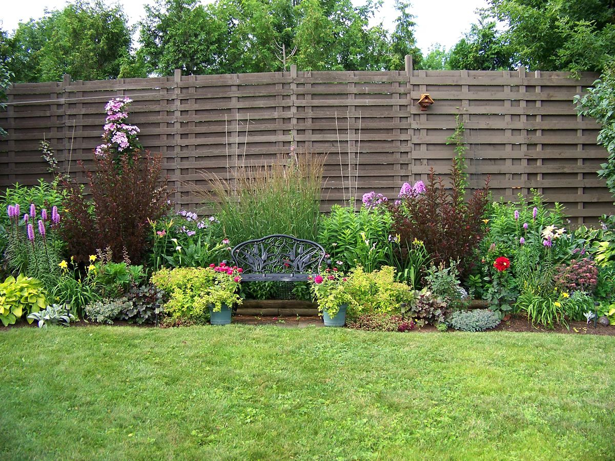 Front Yard Landscaping Ideas With Fence Natural Beautiful Living with regard to proportions 1200 X 900