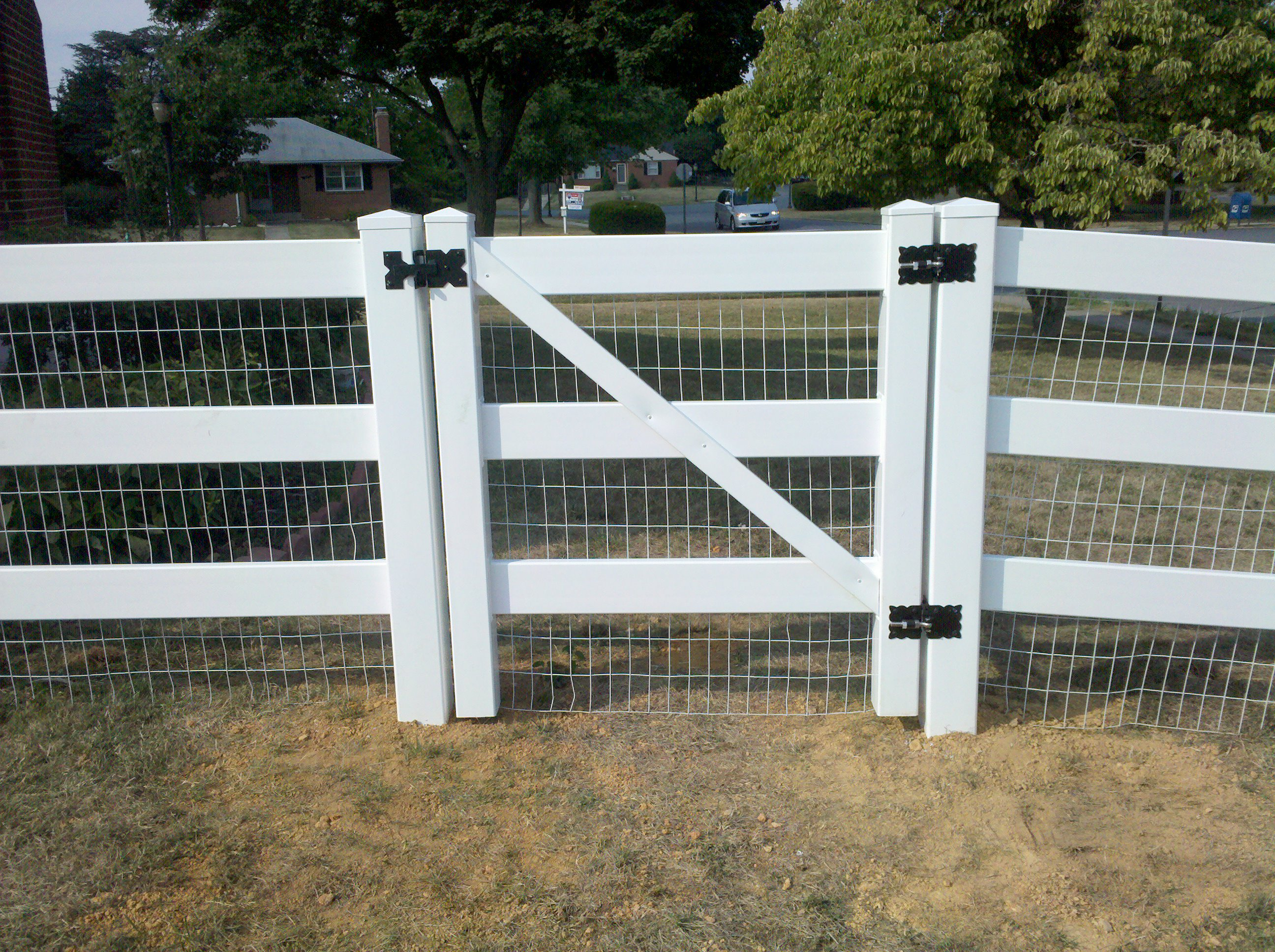 Home 14 4 High 3 Rail Vinyl Gate Wwhite Coated Welded Clipgoo regarding dimensions 2592 X 1936