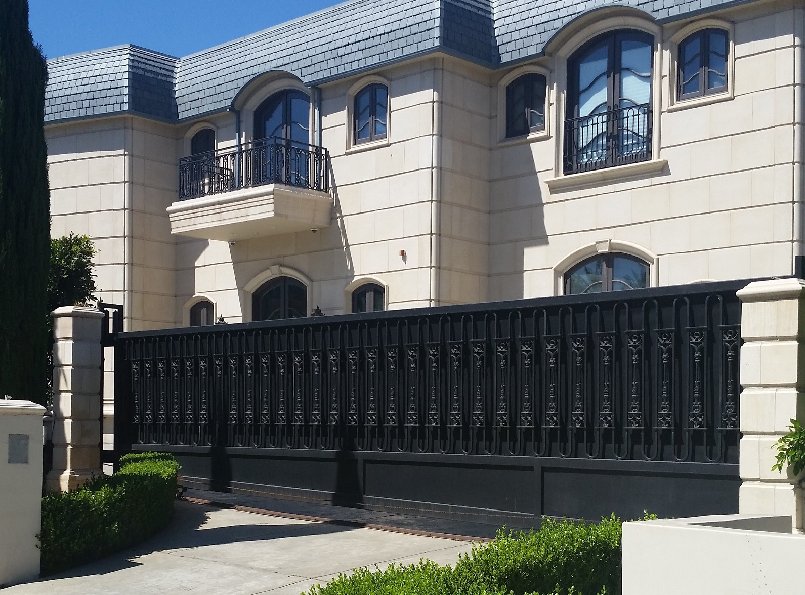 Iron Privacy Fence And Gate With Balconies inside dimensions 1591 X 1176