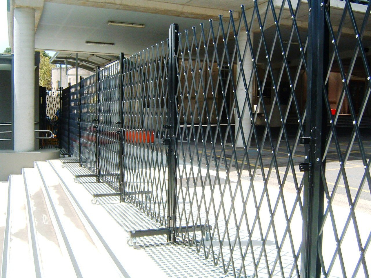 Mobile Trackless Security Temporary Fencing For Hire The with regard to measurements 1280 X 960