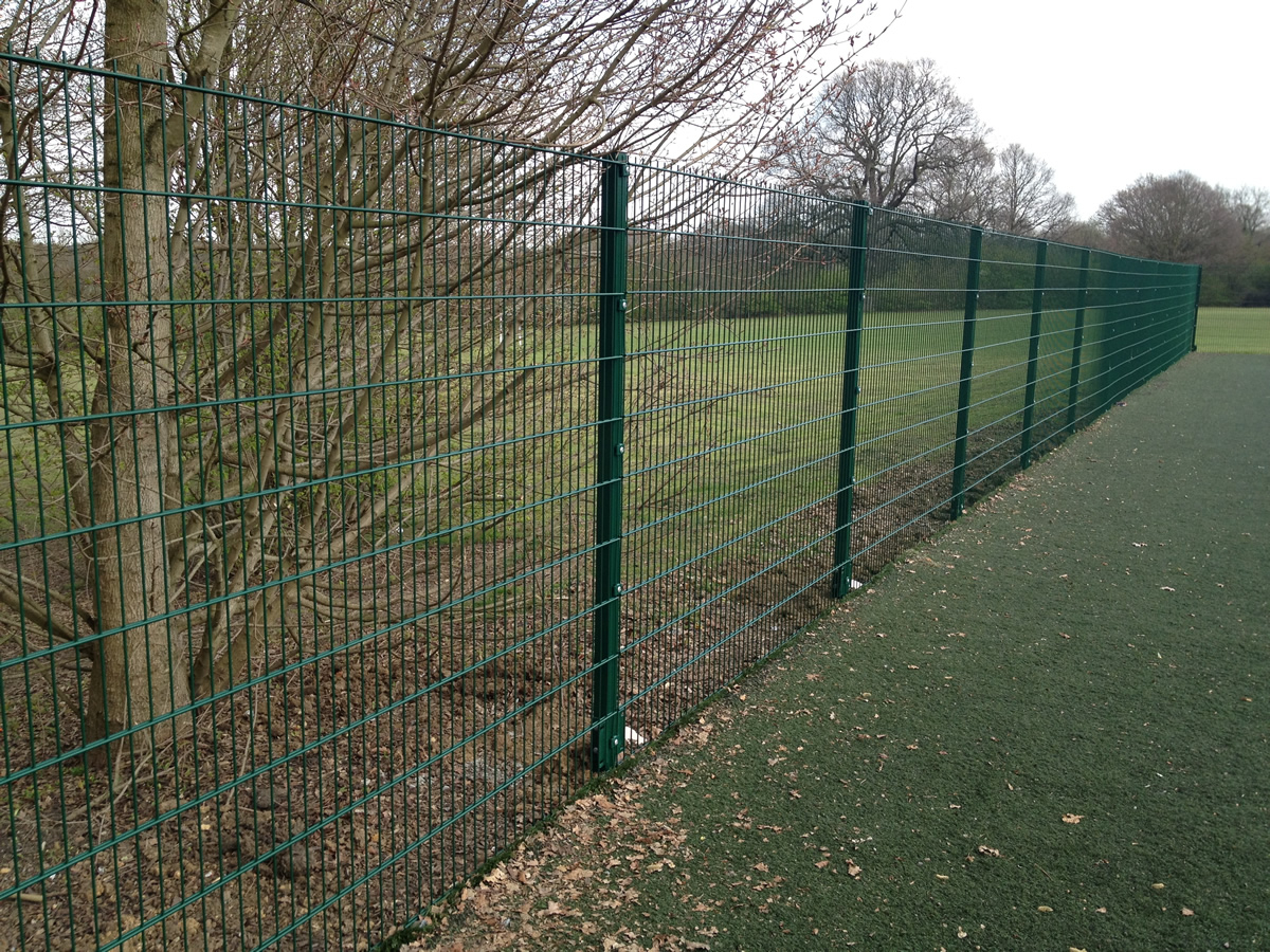 Pvc Coated Steel Mesh Fencing Wire Galvanised Nail Square Mesh in size 1200 X 900