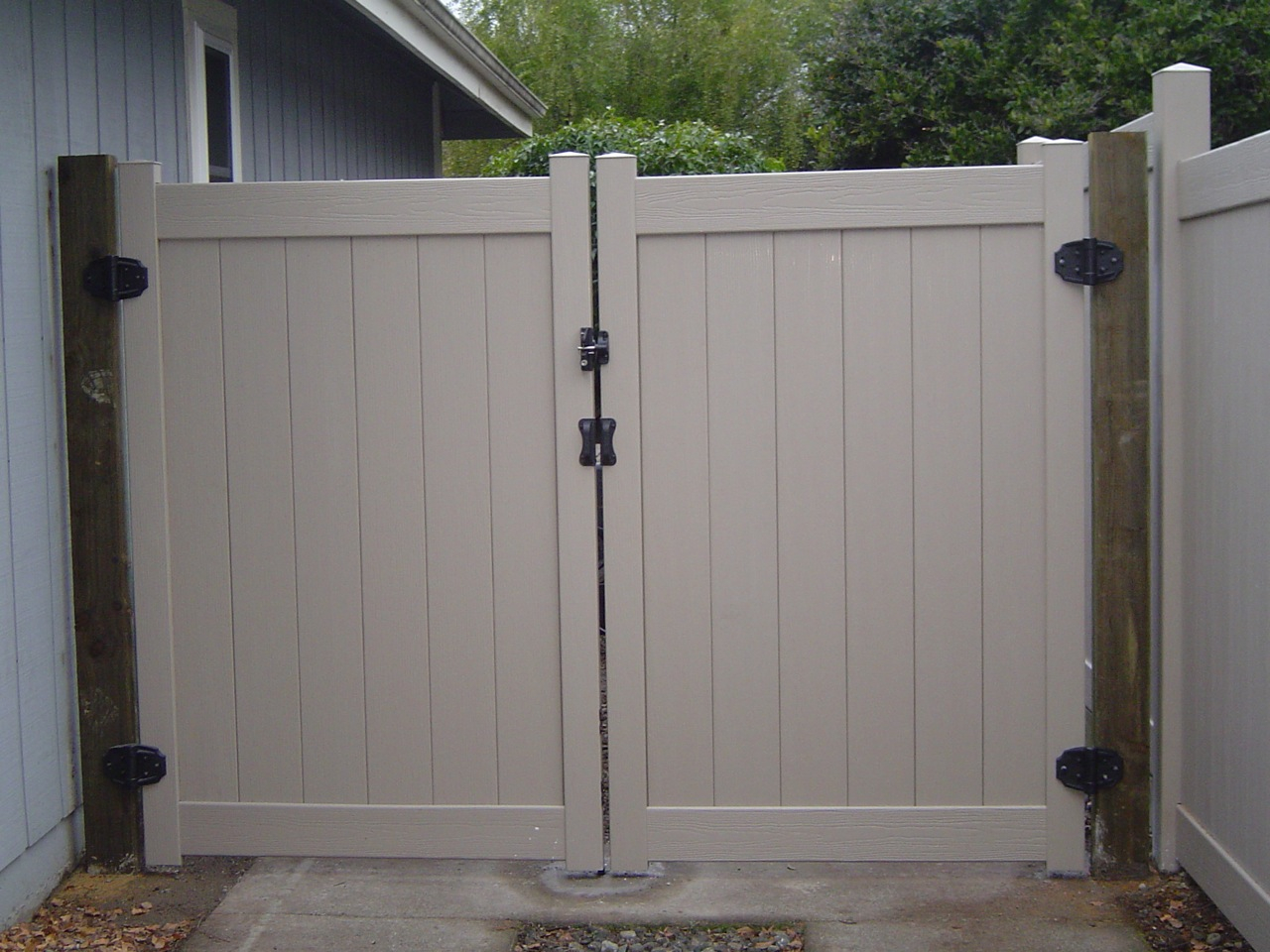 Vinyl Driveway Gates Arbor Fence Inc A Diamond Certified Company within size 1280 X 960