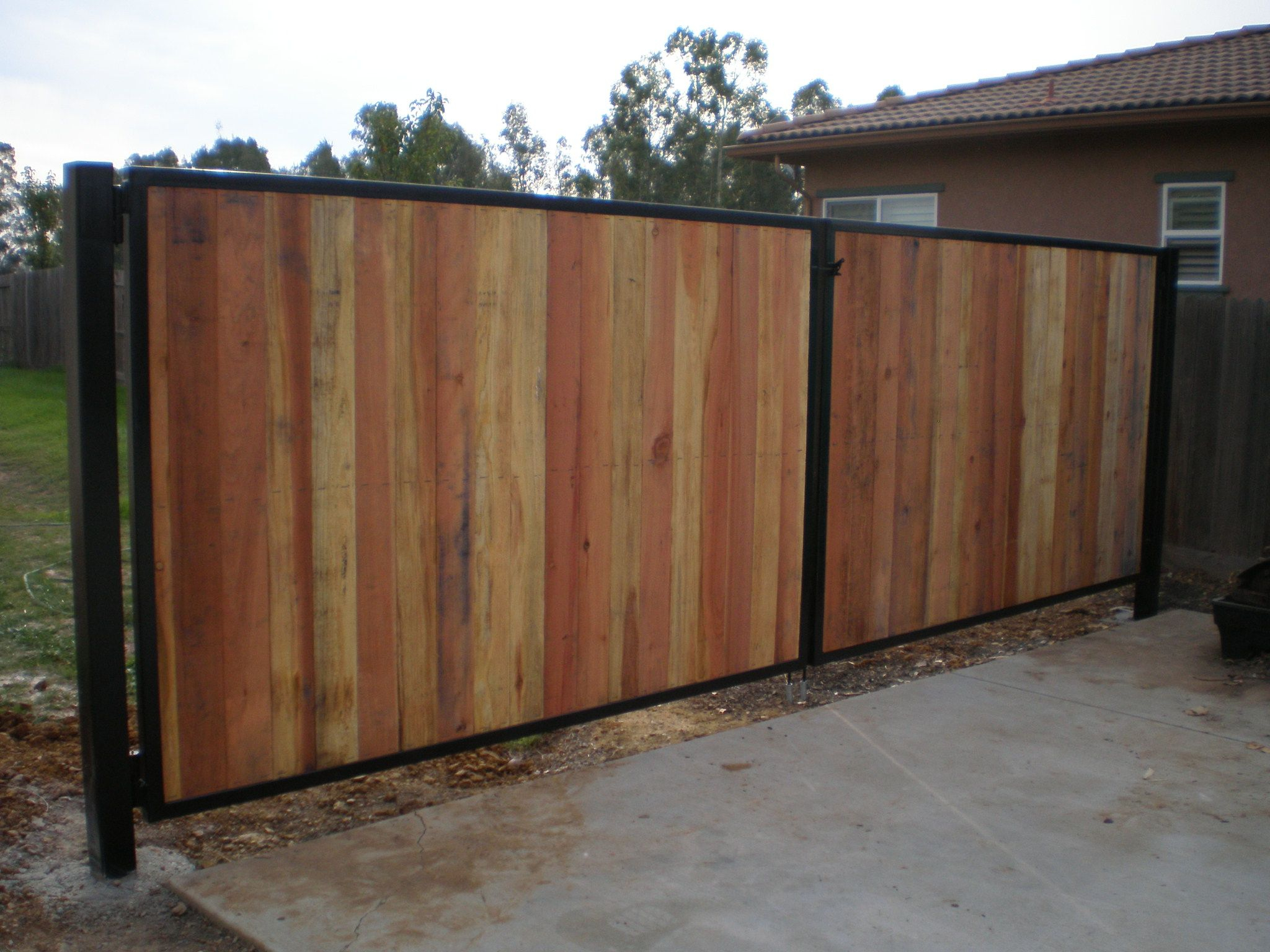 Wood Fence With Metal Gate Frame Httpwwwwoodesigner Has regarding dimensions 2048 X 1536