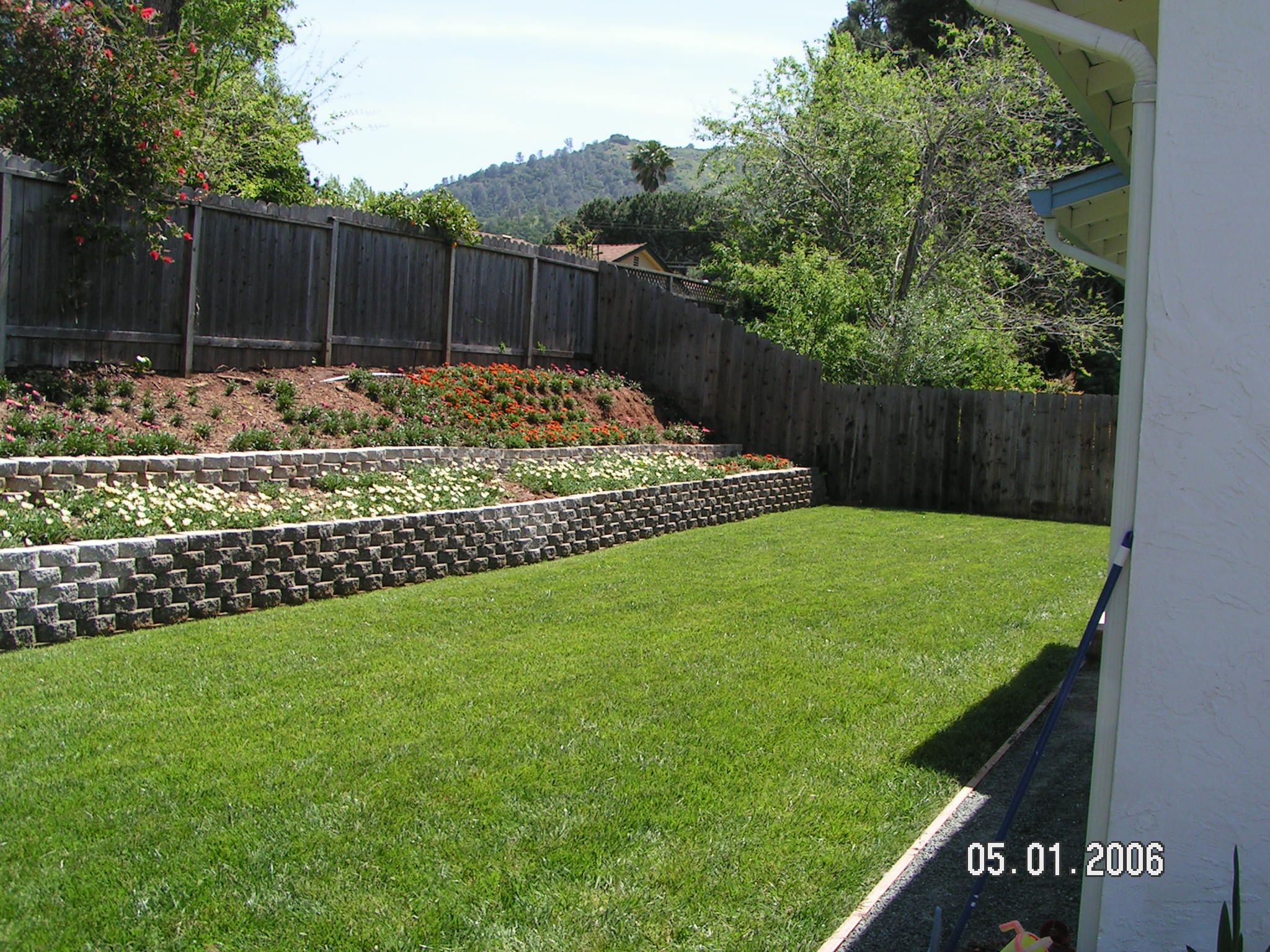 Retaining Wall Slope Down To Flat Backyard Gardenyard In in proportions 2048 X 1536