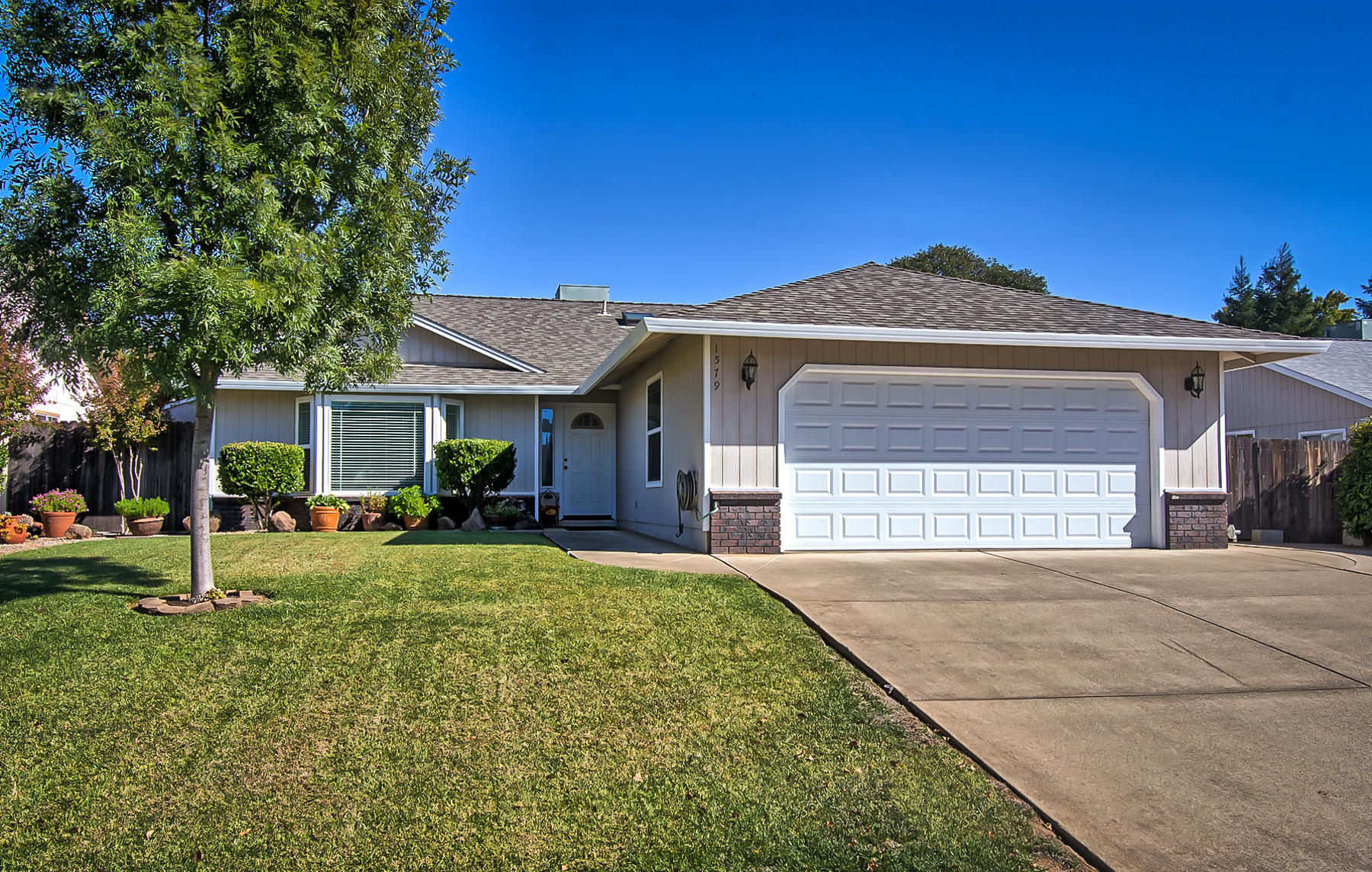 3 Bed 2 Baths Home In Redding For 349000 pertaining to proportions 1800 X 1144
