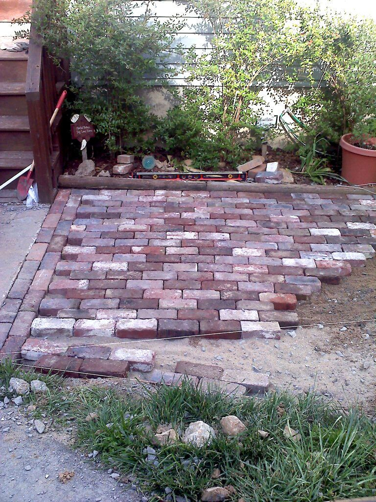 Antique Brick Patio Good Tutorial On Laying The Patio for dimensions 768 X 1024