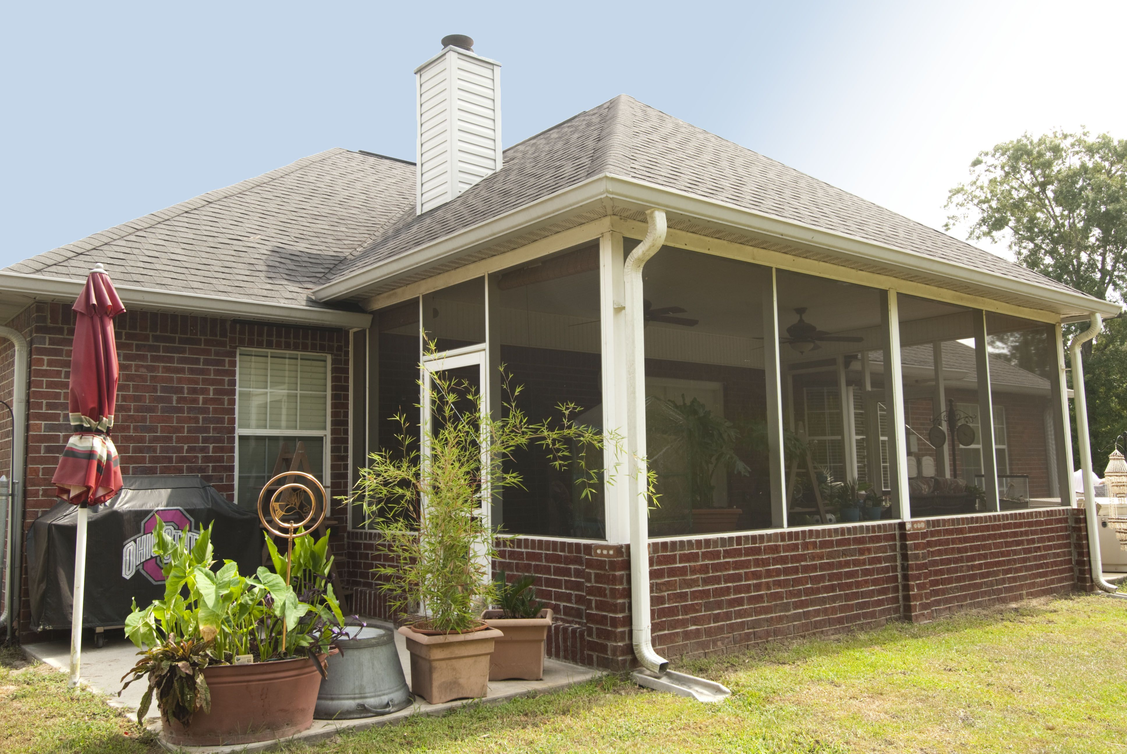 Beautiful Screen Room With Brick Kneewall Design Including with regard to proportions 3872 X 2592