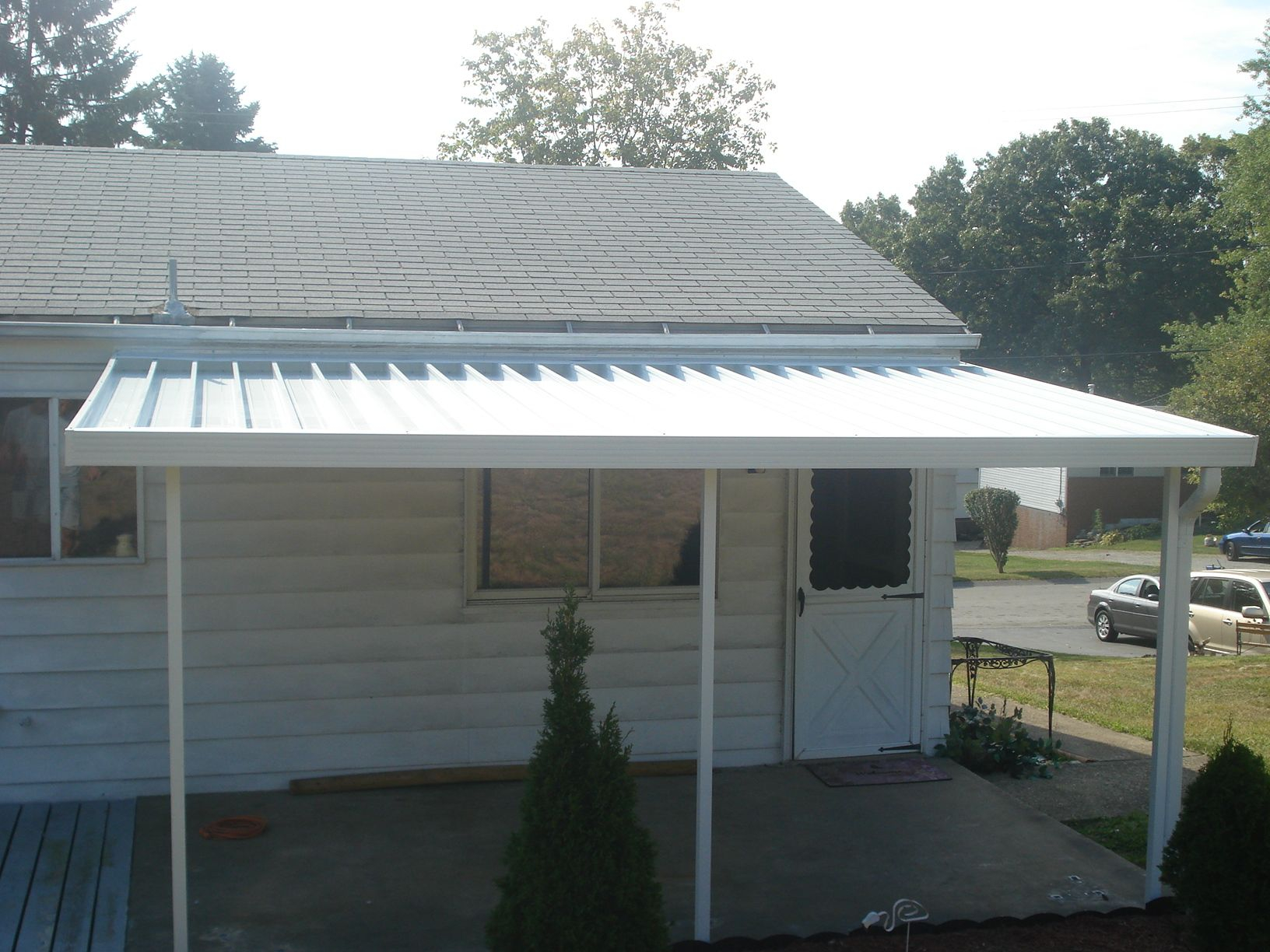 Crest 700 Flat Pan Aluminum Awning In White Aluminum for size 1632 X 1224