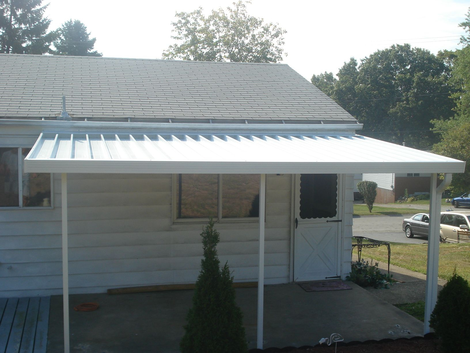 Crest 700 Flat Pan Aluminum Awning In White Aluminum with dimensions 1632 X 1224