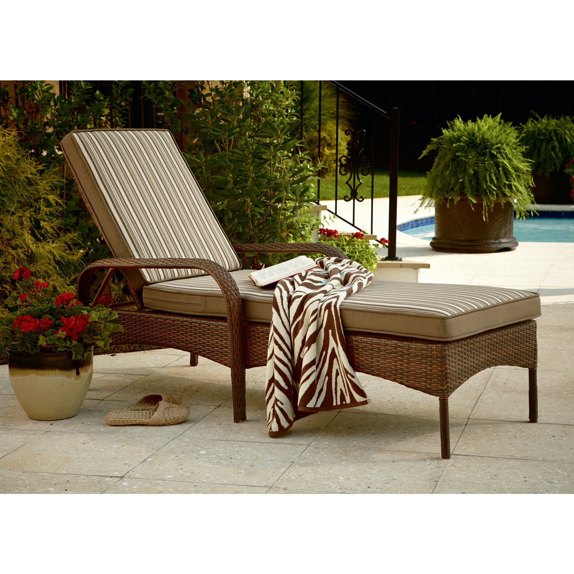 Mayfield Vintage Wicker Chaise Lounge Relax In Style With regarding size 2000 X 2000